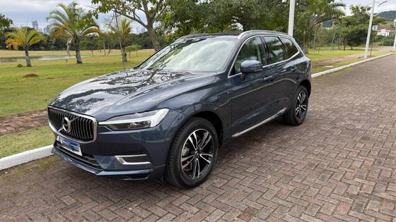 VOLVO XC60 2.0 T8 HYBRID MOMENTUM AWD GEARTRONIC